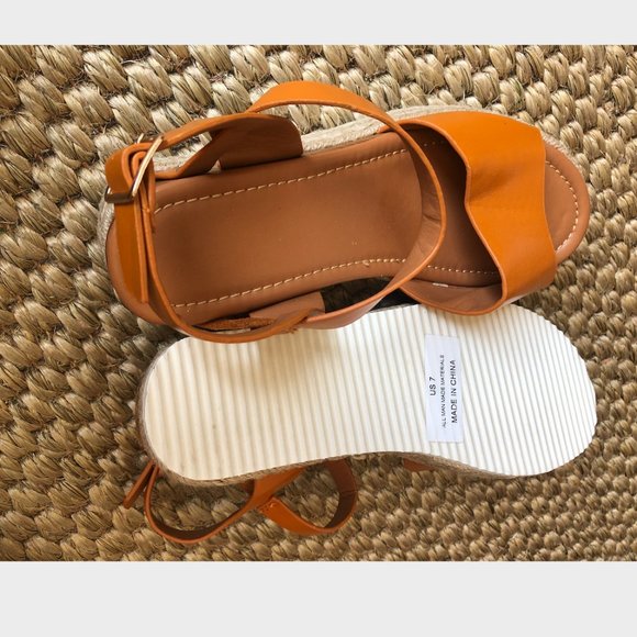 NEW Platform Sandals - Picture 2 of 2